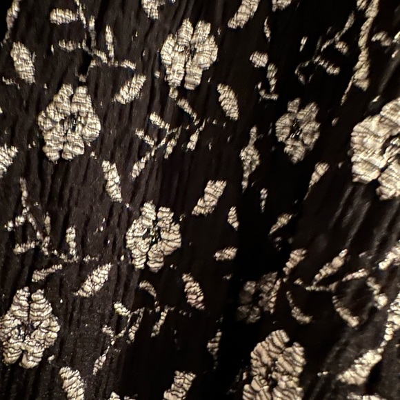 Dressy black blouse with zipper front in flouncy sleeves - Picture 6 of 6